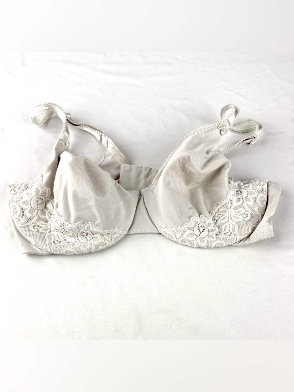 Olga by Warner’s Elegant Lace Trim White Bra